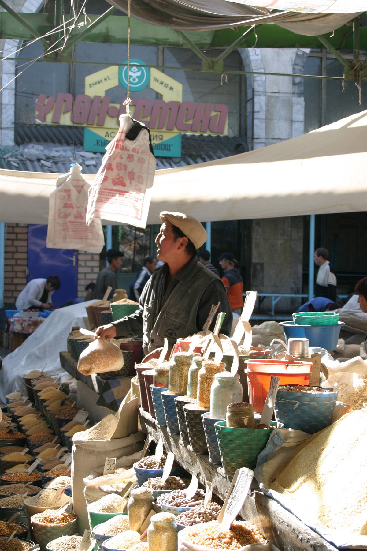 Händler auf dem Osh-Basar in Bishkek, Kirgistan, 2006